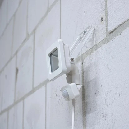 LED-Strahler 4000 K IP44 Sensor Sanan LED 10 W 1100 Lm Weiß 3 LED-Strahler 4000 K IP44 Sensor Sanan LED 10 W 1100 Lm Weiß – Bild 3