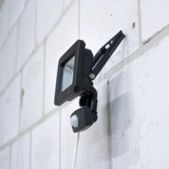 LED-Strahler 4000 K IP44 Sensor Sanan LED 20 W 2200 Lm Schwarz -Globo Deutschland Verkaufsgeschäft 692773 11020200 02