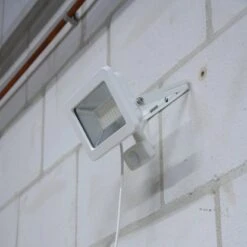 LED-Strahler 4000 K IP44 Sensor Sanan LED 30 W 3300 Lm Weiß -Globo Deutschland Verkaufsgeschäft 692818 11020200 02