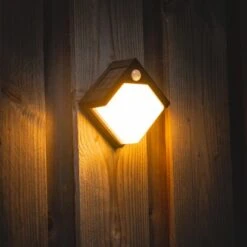 Solar-Wandleuchte Pretoria 1 W 50 Lm 2700 K IP44 Sensor Schwarz -Globo Deutschland Verkaufsgeschäft 693315 11020200 03